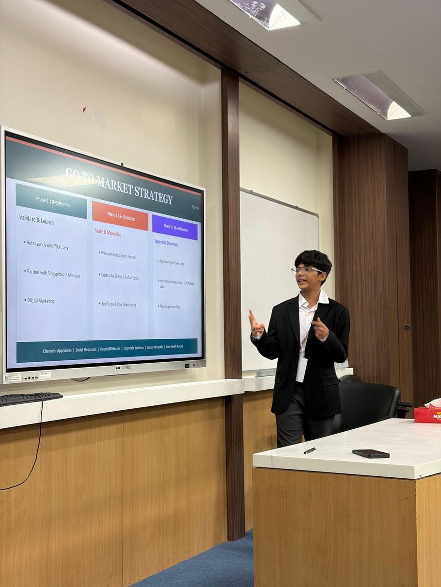 Startup Winter School student presenting a go-to-market strategy