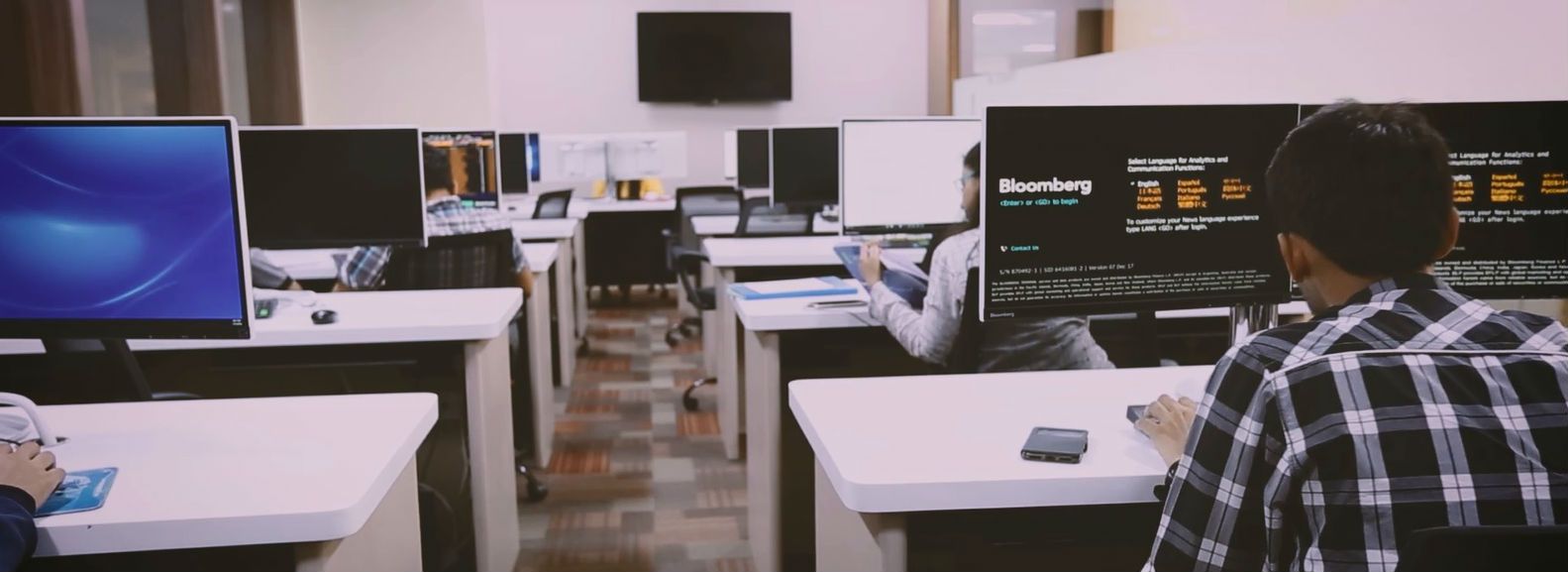 Access to Bloomberg terminals & Marketing databases Access to Bloomberg terminals & Marketing databases